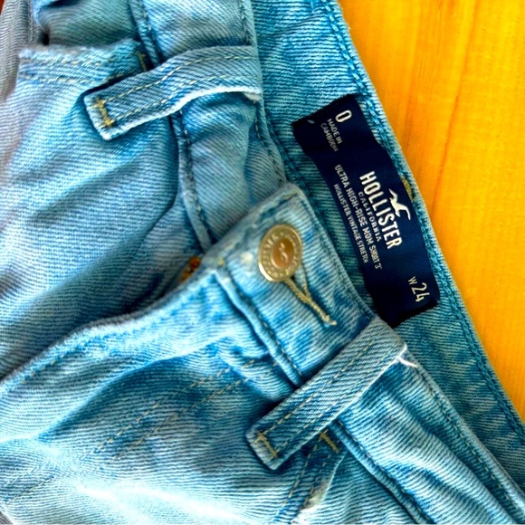 Light wash denim jean shorts - Picture 7 of 7